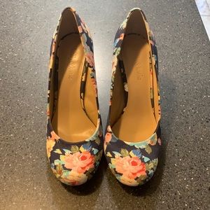 Kelly & Katie flower print heels